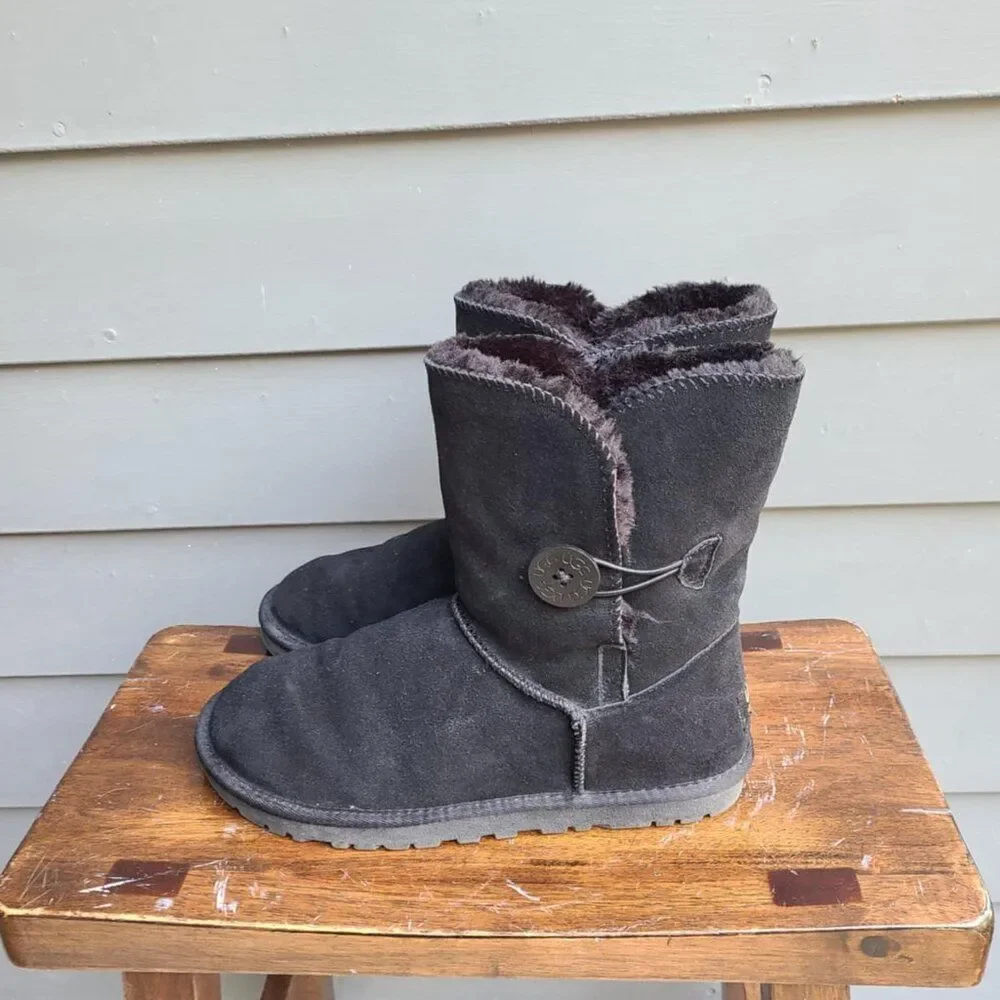 UGG Black Bailey Boot Suede Shearling size 9
